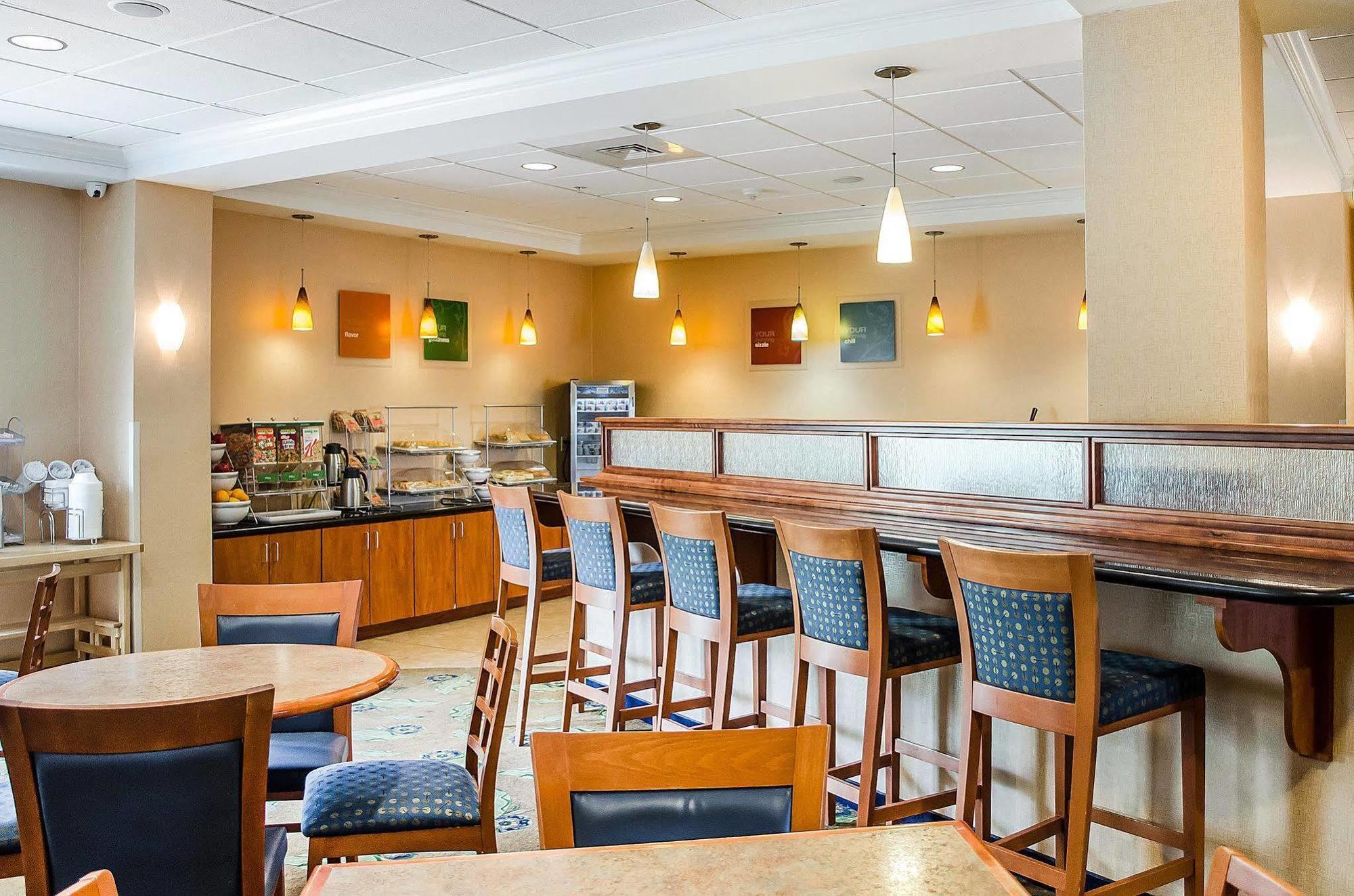 Comfort Suites Lancaster Amish Country Smoketown  Exterior foto